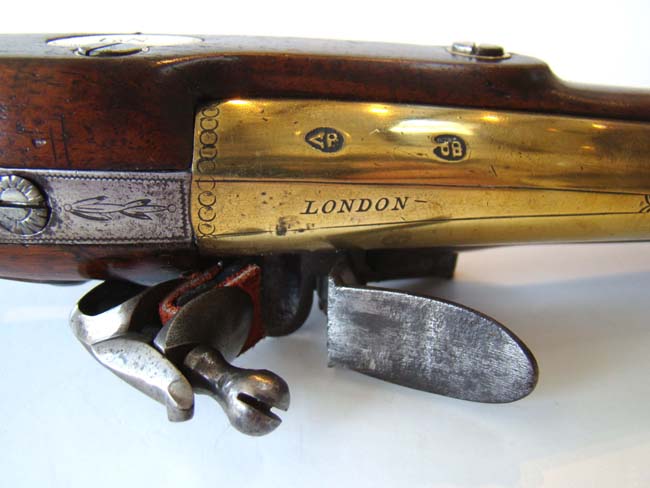 A fine pair of late 18th century brass barreled "Innkeeppers" coaching pistols inscribed "Whyte Hart, Bletchingley" — image 5